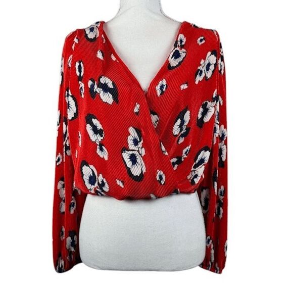 ASTR the Label Plisse Long Sleeve Pleated Surplice Wrap Top Red Floral Small - Picture 2 of 12